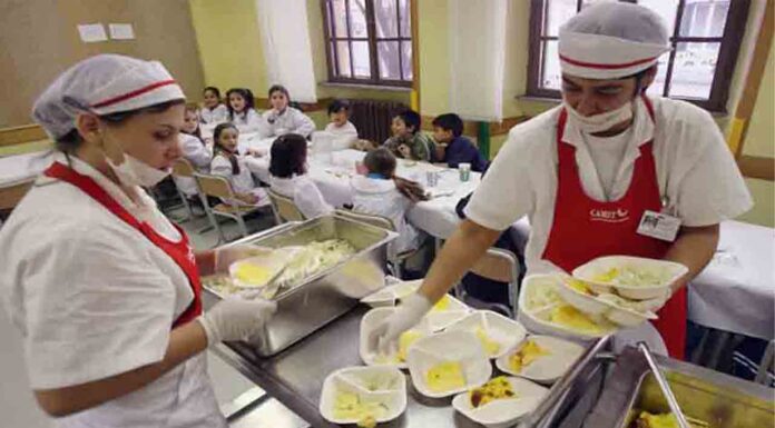 Menos carne roja y procesada en las escuelas de Barcelona Menos carne roja y procesada en las escuelas de Barcelona