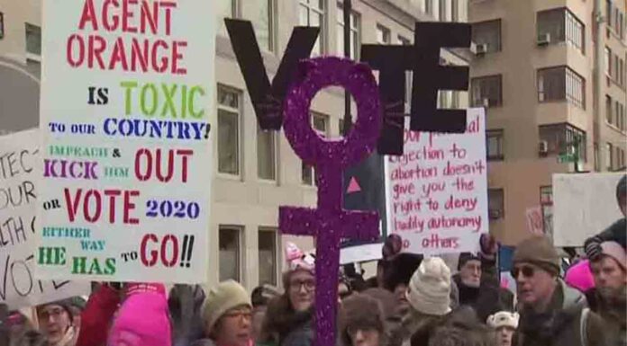 Miles de mujeres marchan contra las actitudes machistas de Trump Miles de mujeres marchan contra las actitudes machistas de Trump
