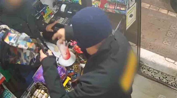 A prisión un hombre y una mujer por asaltos a tres supermercados de Barcelona A prisión un hombre y una mujer por asaltos a tres supermercados de Barcelona