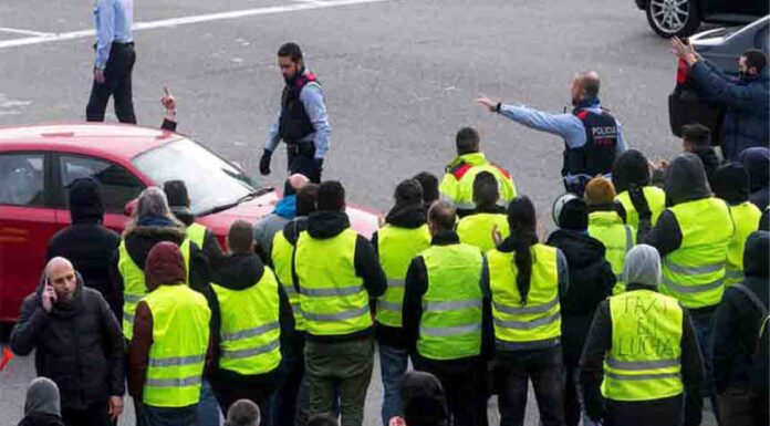 El sector del taxi lanza una campaña de recaudación de fondos por las sanciones de la Generalitat El sector del taxi lanza una campaña de recaudación de fondos por las sanciones de la Generalitat