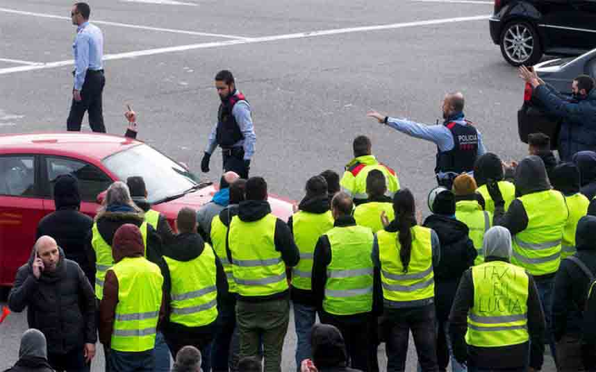 El sector del taxi lanza una campaña de recaudación de fondos por las sanciones de la Generalitat