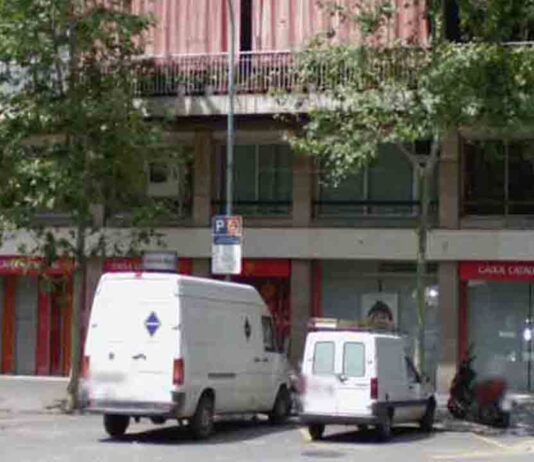 A prisión los tres hombres de agredir sexualmente a una mujer en Barcelona A prisión los tres hombres de agredir sexualmente a una mujer en Barcelona