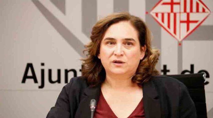 Ada Colau da su apoyo al ejército: «No podemos hacer un feo a nadie» Ada Colau da su apoyo al ejército: "No podemos hacer un feo a nadie''