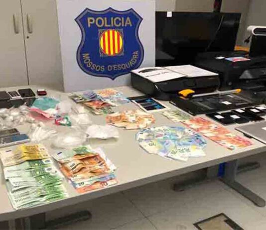 Detenidas ocho personas por tráfico de drogas en el barrio de El Clot Detenidas ocho personas por tráfico de drogas en el barrio de El Clot