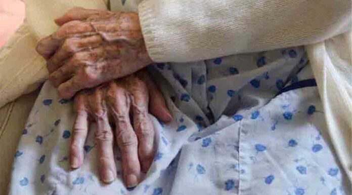Dos detenidos por abusos sexuales a una abuela con Alzheimer en un geriátrico Dos detenidos por abusos sexuales a una abuela con Alzheimer en un geriátrico