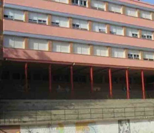 Educación cierra una escuela de Badalona que tiene 17 maestros confinados por coronavirus Educación cierra una escuela de Badalona que tiene 17 maestros confinados por coronavirus