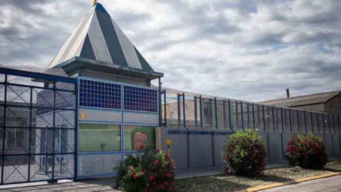 El Centro de Internamiento de Extranjeros de la Zona Franca se vacía por el coronavirus
