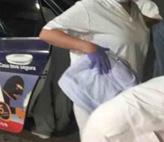 Una mujer da a luz en un taxi, en la puerta del Hospital de Figueres Una mujer da a luz en un taxi, en la puerta del Hospital de Figueres