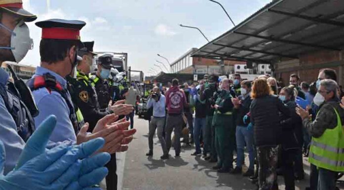 Aplausos a los trabajadores de Mercabarna por garantizar el abastecimiento alimentario Aplausos a los trabajadores de Mercabarna por garantizar el abastecimiento alimentario