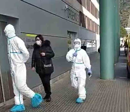 Catalunya registra la cifra más baja de fallecidos desde el 15 de abril Comunicación directa entre pacientes y familiares en el Hospital Can Ruti de Badalona