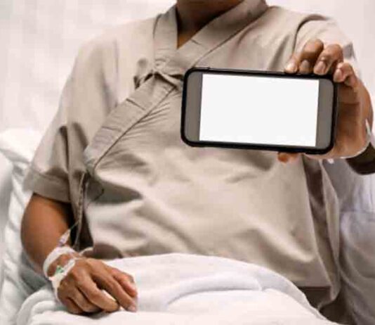 Dispositivos móviles para paliar la soledad en los hospitales