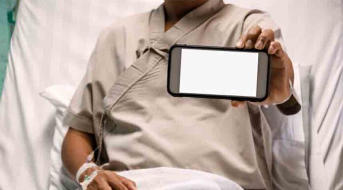 Dispositivos móviles para paliar la soledad en los hospitales