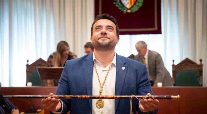 La detención del alcalde de Badalona, entre agresiones e insultos La detención del alcalde de Badalona, entre agresiones e insultos