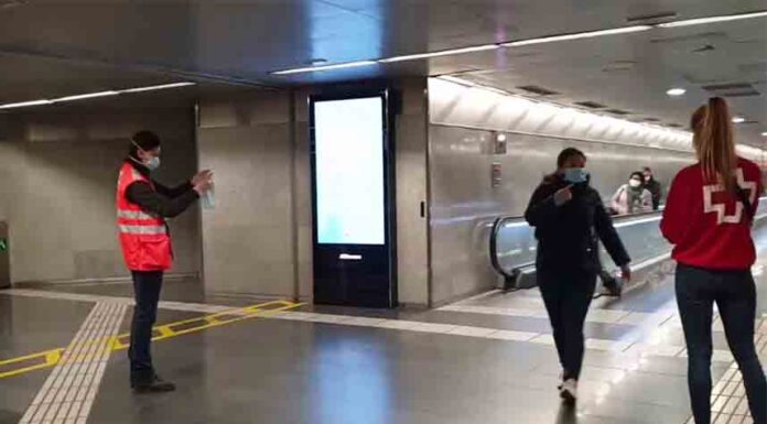 Reparto de mascarillas a los trabajadores que se reincorporan al trabajo en transporte público Reparto de mascarillas a los trabajadores que se reincorporan al trabajo en transporte público