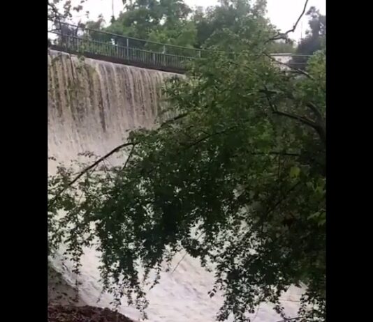 Las fuertes lluvias desbordan el pantano de Vallvidrera Las fuertes lluvias desbordan el pantano de Vallvidrera