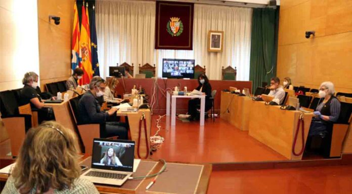 Badalona hace oficial la renuncia del alcalde en un pleno telemático Badalona hace oficial la renuncia del alcalde en un pleno telemático