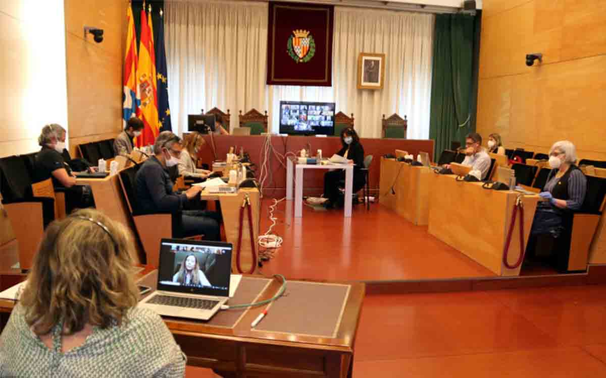 Badalona hace oficial la renuncia del alcalde en un pleno telemático