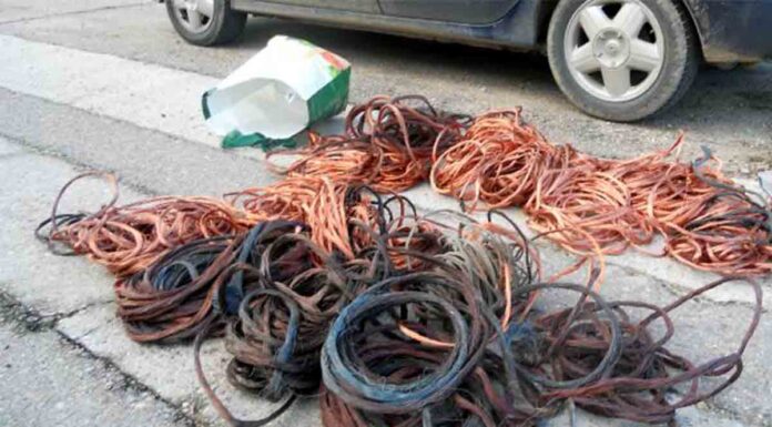 Detenidos dos hombres y una mujer por robar cable en el Berguedà Detenidos dos hombres y una mujer por robar cable en el Berguedà