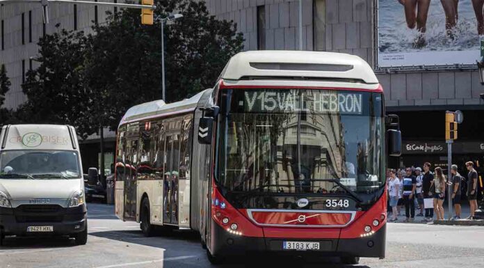La oferta de trenes y autobuses en Barcelona se incrementará a partir del lunes La oferta de trenes y autobuses en Barcelona se incrementará a partir del lunes