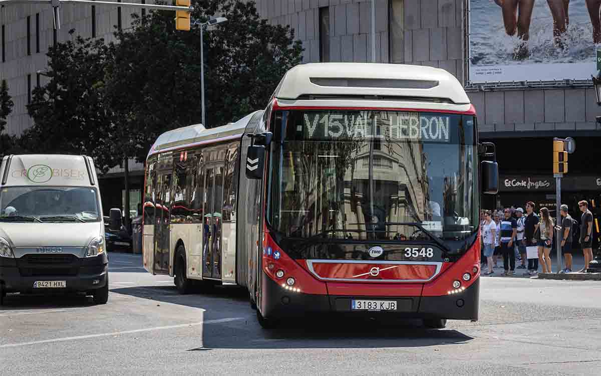 La oferta de trenes y autobuses en Barcelona se incrementará a partir del lunes