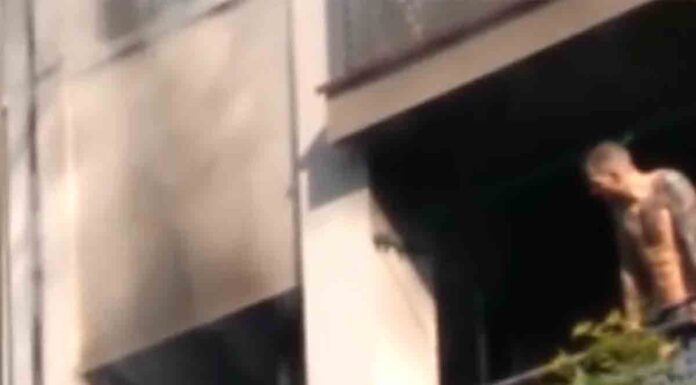 La policía detiene a un hombre en Santa Coloma por matar a su madre incendiando la casa La policía detiene a un hombre en Santa Coloma por matar a su madre incendiando la casa