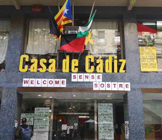 Los okupas de la Casa de Cádiz convertida en albergue denuncian abusos sexuales Los okupas de la Casa de Cádiz convertida en albergue denuncian abusos sexuales