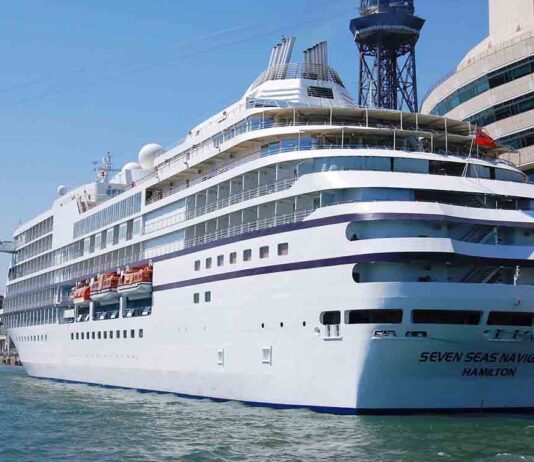 Atraca en el puerto de Barcelona un crucero con una tripulante con coronavirus Atraca en el puerto de Barcelona un crucero con una tripulante con coronavirus