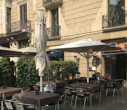 Bares y restaurantes podrán tener hasta 10 personas por mesa Barcelona ampliará el espacio público para la restauración y el comercio
