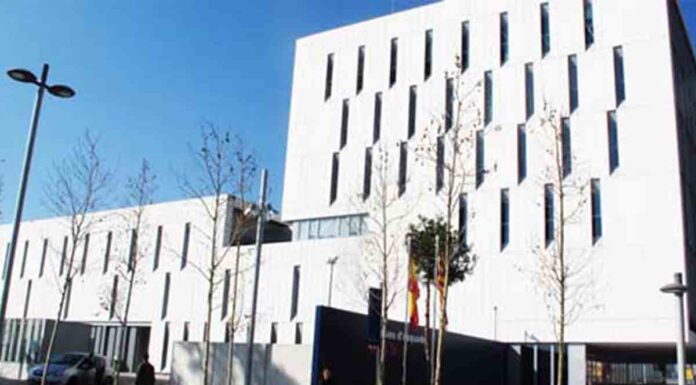 Un hombre se hacía pasar por policía para mantener relaciones sexuales bajo amenazas Un hombre se hacía pasar por policía para mantener relaciones sexuales bajo amenazas