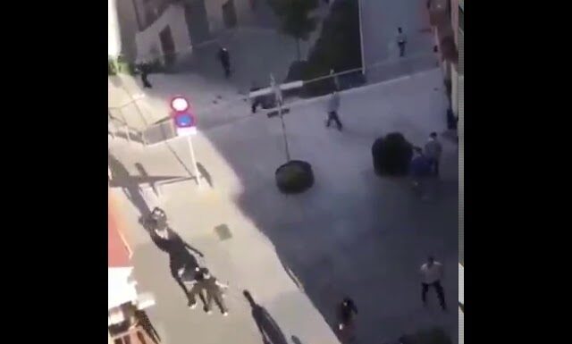 Multitudinaria pelea en el centro de Manresa Multitudinaria pelea en el centro de Manresa