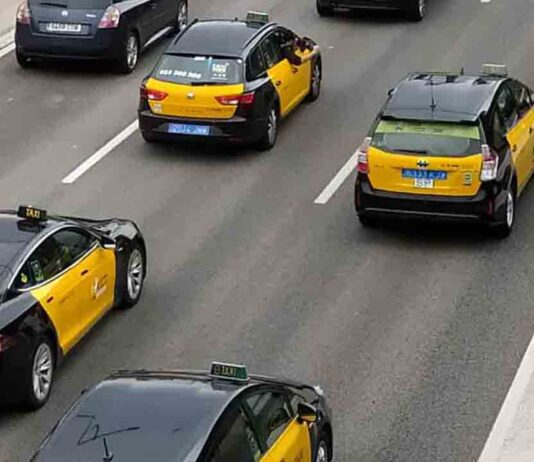 El sector del taxi denuncia su exclusión del Pacte Nacional per la Llengua Acuerdo para reducir la flota de taxis en Barcelona a partir del 22 de junio