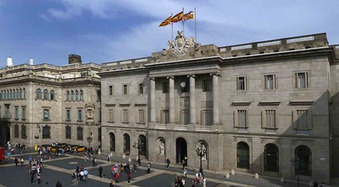 El Ayuntamiento otorga medallas de oro a Alèxia Putellas, Laia Palau y Jaume Sisa El Ayuntamiento de Barcelona es la institución más valorada