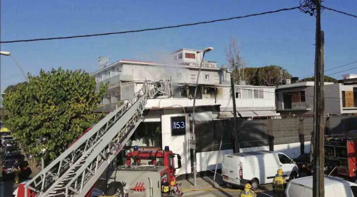 Evacuación de un hotel de Castelldefels por un incendio Evacuación de un hotel de Castelldefels por un incendio
