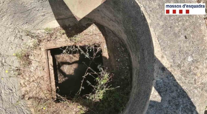 La policía rescata a un joven que había caído a un pozo en Alcanar La policía rescata a un joven que había caído a un pozo en Alcanar
