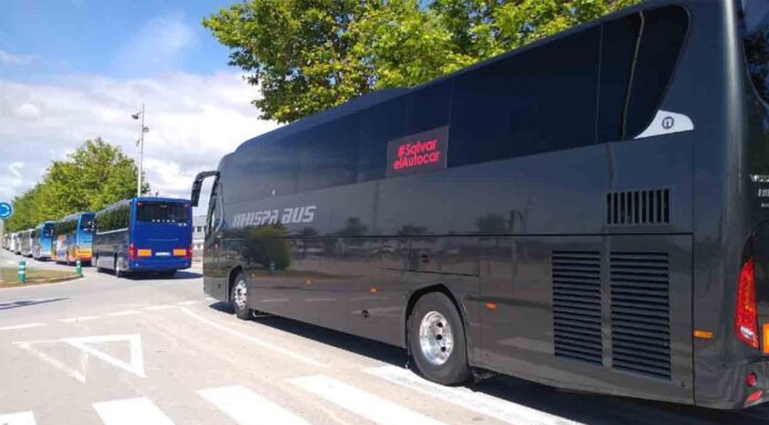 Marcha lenta de las empresas de autocares para reclamar ayudas para el sector Marcha lenta de las empresas de autocares para reclamar ayudas para el sector