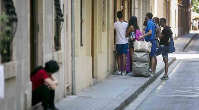 El Ayuntamiento retira la licencia a 600 pisos turísticos por irregularidades El Ayuntamiento retira la licencia a 600 pisos turísticos por irregularidades