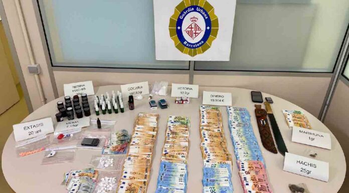 La Guàrdia Urbana desmantela tres puntos de venta de droga en Ciutat Vella La Guàrdia Urbana desmantela tres puntos de venta de droga en Ciutat Vella