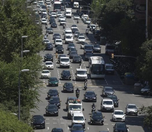 Los vecinos del Eixample cortarán la calle Aragó en protesta por la ‘autopista urbana’ La calle Aragón tendrá carril bici desde Meridiana a Tarragona (Accidente)