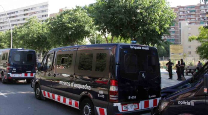 Prisión para 3 de los 4 policías de Llinars detenidos por tráfico de drogas Macrooperativo de 500 Mossos en La Mina contra un grupo de delitos violentos