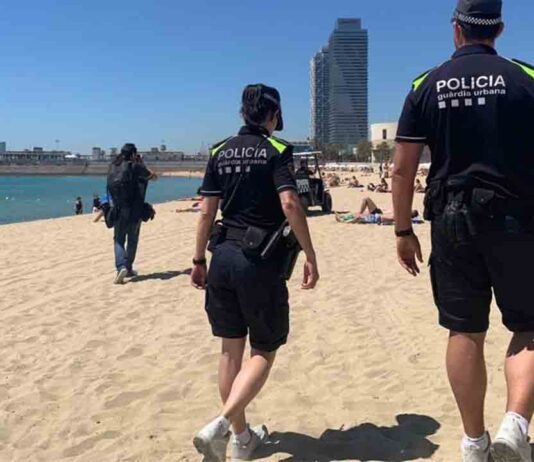 La Guàrdia Urbana estrena un nuevo módulo en el espigón del Bogatell La Guàrdia Urbana estrena un nuevo módulo en el espigón del Bogatell