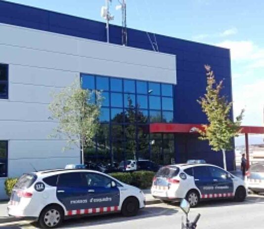 Asesinato machista Corbera de Llobregat. La víctima es una mujer de 42 años Detenidos por intentar robar la carga de un camión en Sant Andreu de la Barca