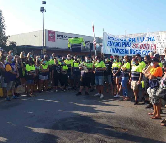 Protesta de los trabajadores de Acciona en Barcelona frente de Nissan Protesta de los trabajadores de Acciona en Barcelona frente de Nissan