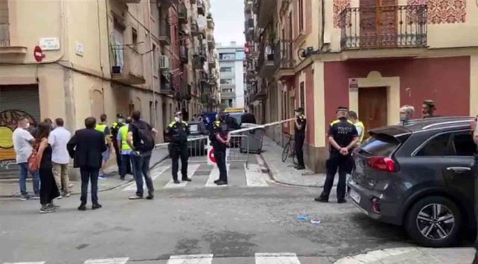 Tres muertos y un herido grave en un incendio en la Barceloneta Tres muertos y un herido grave en un incendio en la Barceloneta