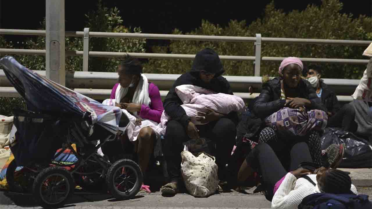 El incendio del campo de refugiados de Lesbos obliga a miles de personas a evacuar