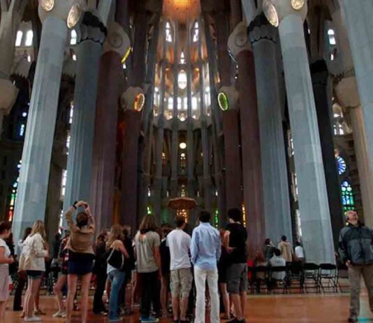 Los trabajadores de la Sagrada Familia convocan huelga indefinida Los trabajadores de la Sagrada Familia convocan huelga indefinida