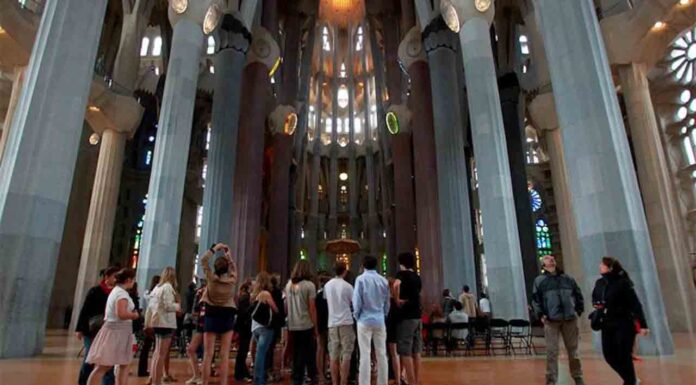 Los trabajadores de la Sagrada Familia convocan huelga indefinida Los trabajadores de la Sagrada Familia convocan huelga indefinida