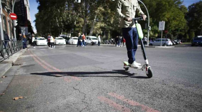 Muere el conductor de un patinete en un accidente de tráfico en Barcelona Muere el conductor de un patinete en un accidente de tráfico en Barcelona