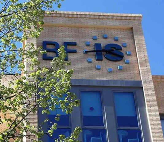 Un positivo por Covid en un colegio de La Bonanova obliga a cerrar dos cursos Un positivo por Covid en un colegio de La Bonanova de Barcelona obliga a cerrar dos cursos