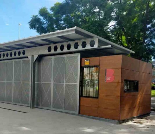 Entra en funcionamiento el nuevo punto verde de la calle Vallespir Entra en funcionamiento el nuevo punto verde de la calle Vallespir