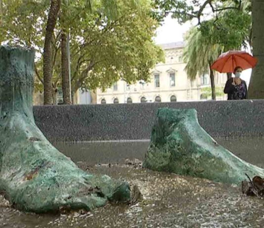 Roban una escultura de bronce del Paralelo Roban una escultura de bronce del Paralelo